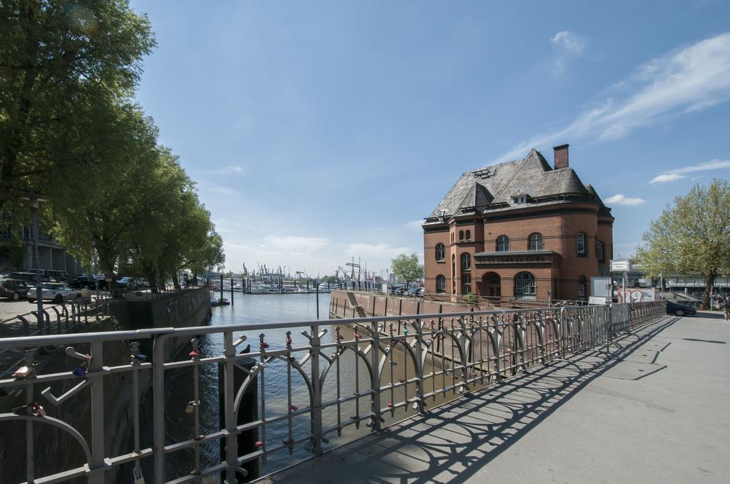 Appartements in der historischen Deichstrasse contactless Check in Hamburg Exterior foto